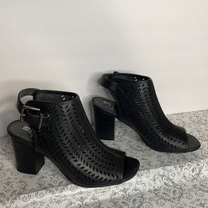 White Mauntain, lacer, cut out , sling back, open toe, booties.